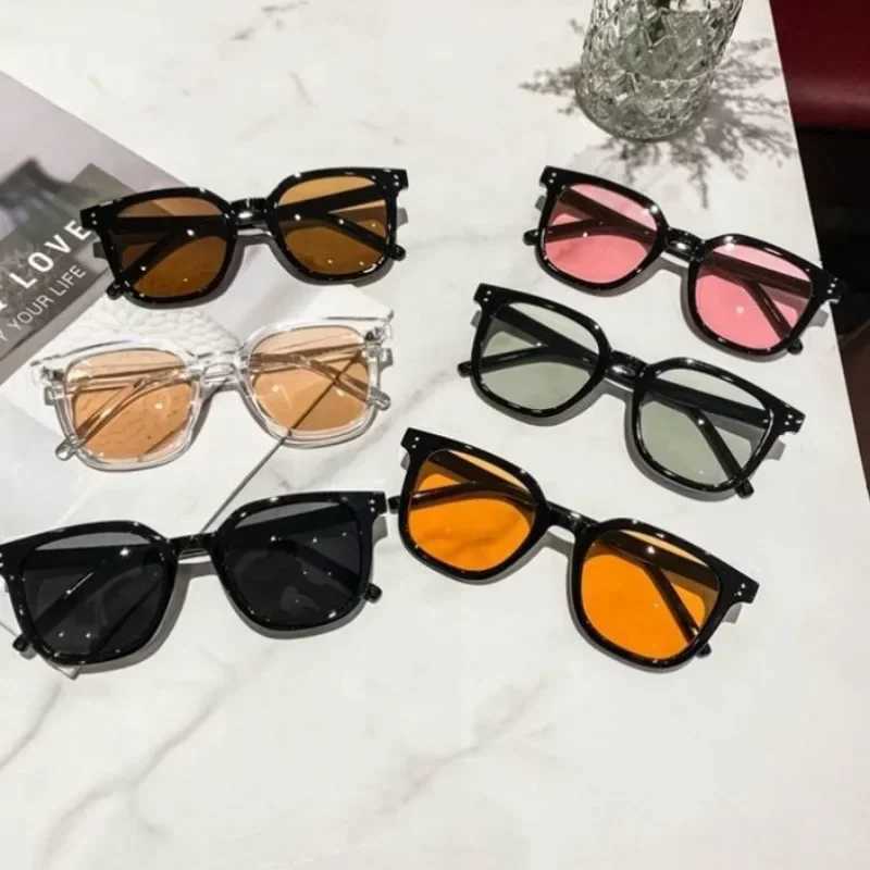 Fashion Square Sunglasses Women Clear Ocean Lens Shades UV400 Men Retro Rivets Decoration Orange Pink Sun Glasses Gafas De SolC250411