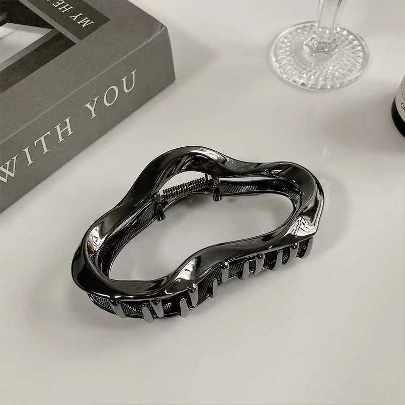 1 high-end metal white cloud shark head accessory with hair clip feminine style disc-shaped hair grab clip Y2504012