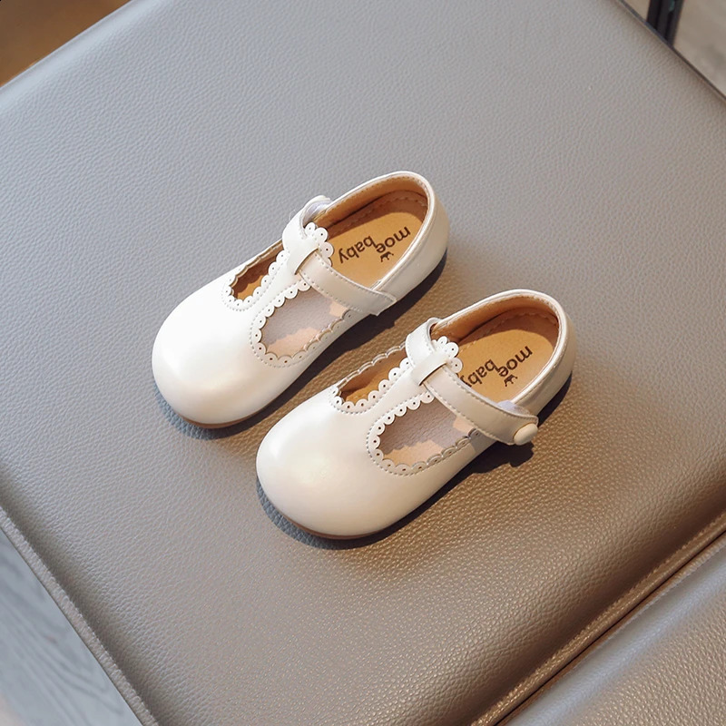 Childrens T-belt leather shoes girls hollow shoes princess shoes boys breathable apartment beige brown childrens baby childrens summer and autumn 2504
