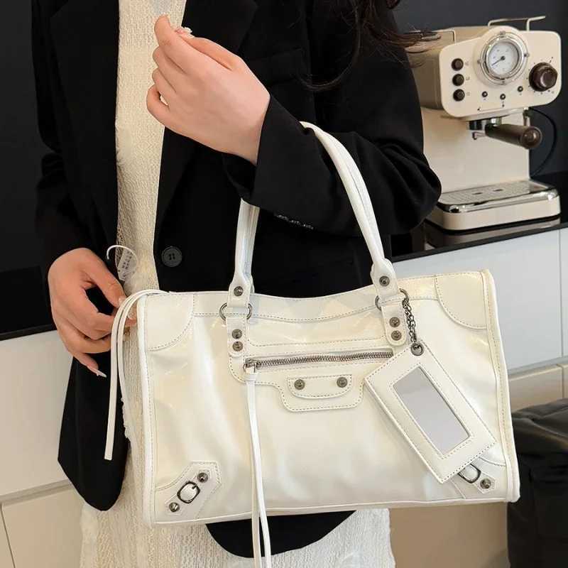 Popular Womens Shoulder Bag In Leather - Classic Elegant Messenger Handbag Tote For Ladies Luxury Brand DesignerW251111