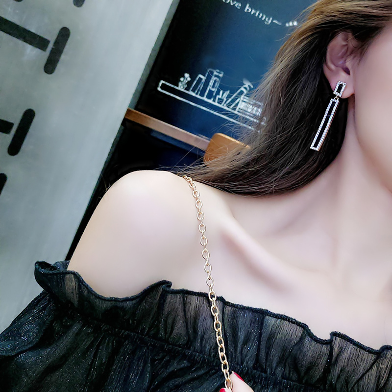 Ladies' earrings black diamond square earrings
