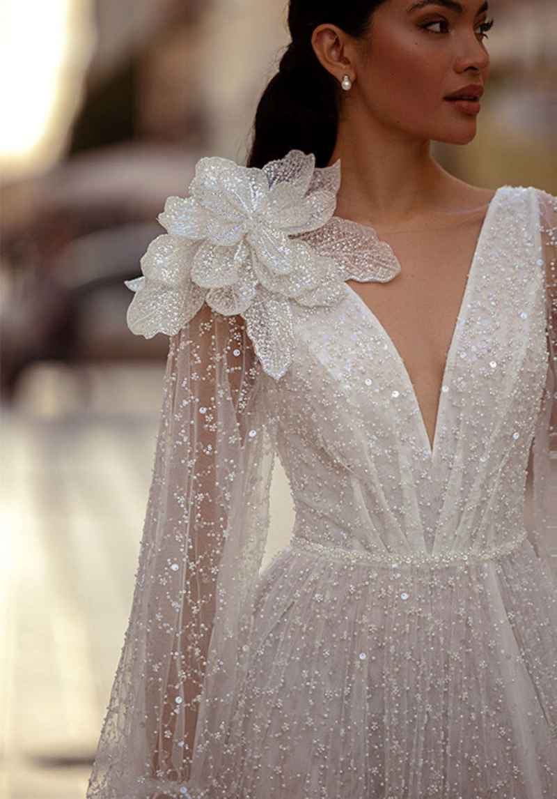 Sparkly A Line Wedding Dress Sequined 3D Flowers Long Sleeve Bridal Gowns Customized Beach Sexy Backless Bride Dresses