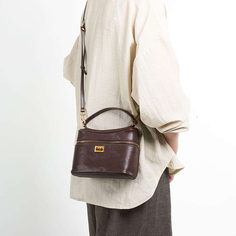 Luxury Bags Designer Fashion Shoulder Bags Crystal Embellished Vegetable Tanned Niches Hobo Top Handle Bags New Genuine Leather Cross Body Bag for Wom