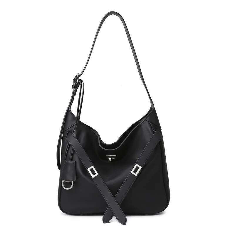 Shoulder Commuting, Simple Yet Sophisticated, With Large Capacity And A Light Crossbody Bag For Women