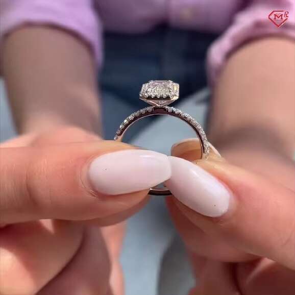 Luxury Moissanite Ring 14k/18k Solid Gold Halo Setting Paved 2.5ct Emerald VVS Moissanite Engagement Ring for Women
