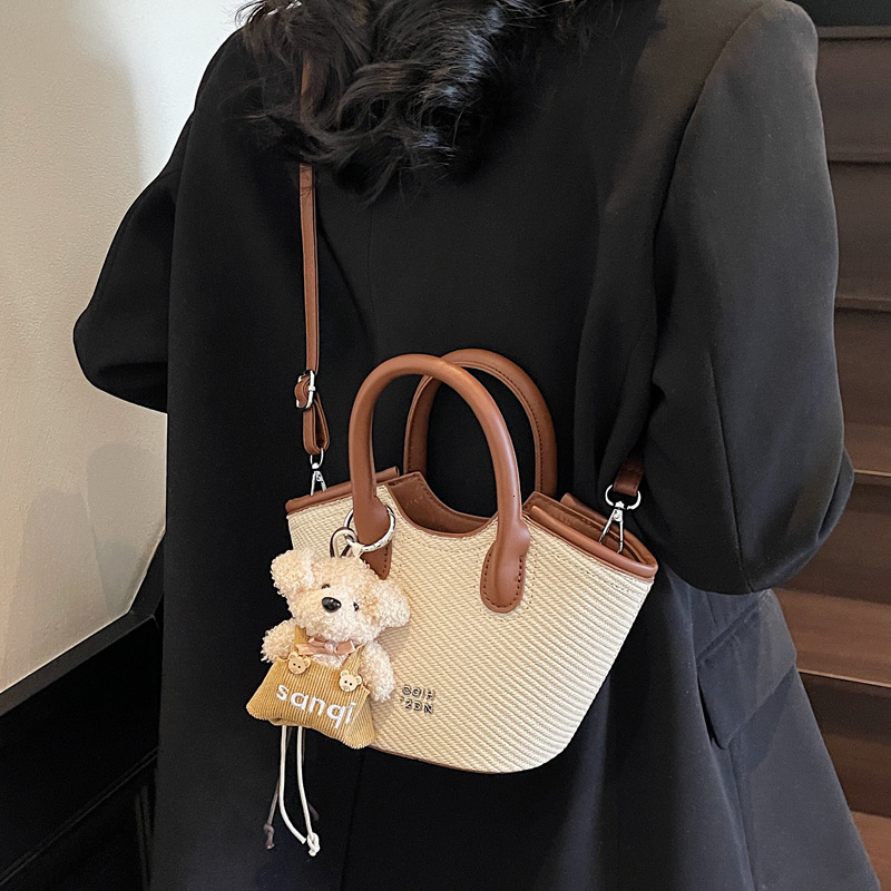 2025S Designer Niche Design Single Shoulder Women S Spring And Summer Color Contrasting Crossbody Urban Minimalist Handheld High hot End Water Bucket 