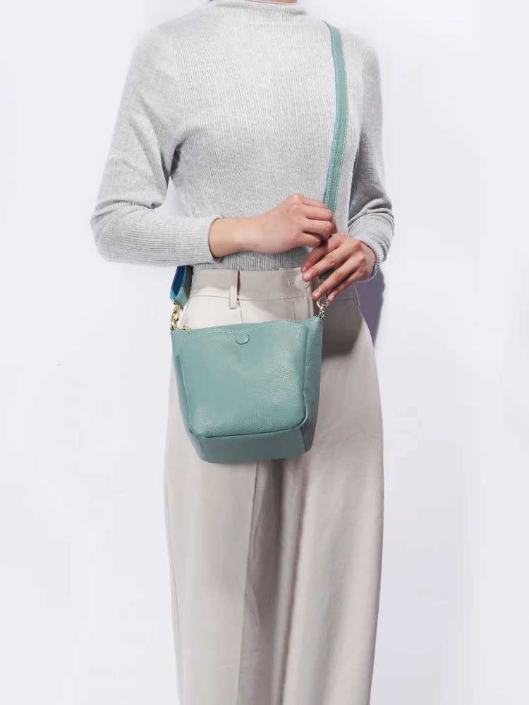 Zency Laides Small Soft Genuine Leather Handbag Casual Women Crossbody Bag Simple Bucket Bag For Phone Female Purses Grey BagW251112