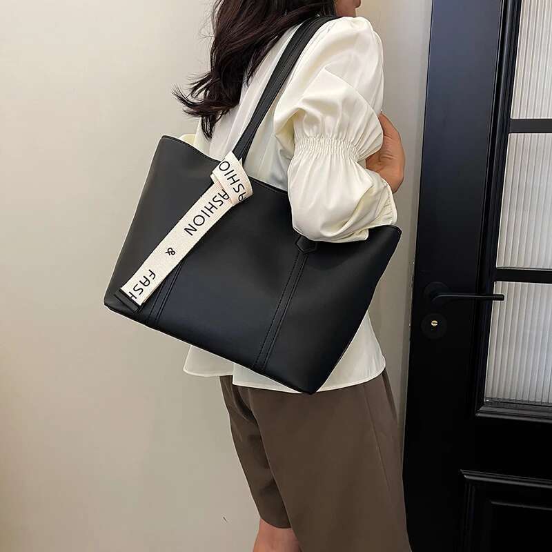 Women's New Summer Black Handbag Large Capacity Shoulder Niche Commuter Woman Tote Bag