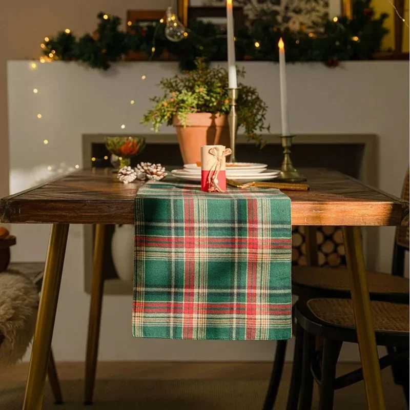 Christmas Vintage Christmas checkered table runner restaurantlinen material waterproof purpose home decoration Christmas party bestseller Y251113