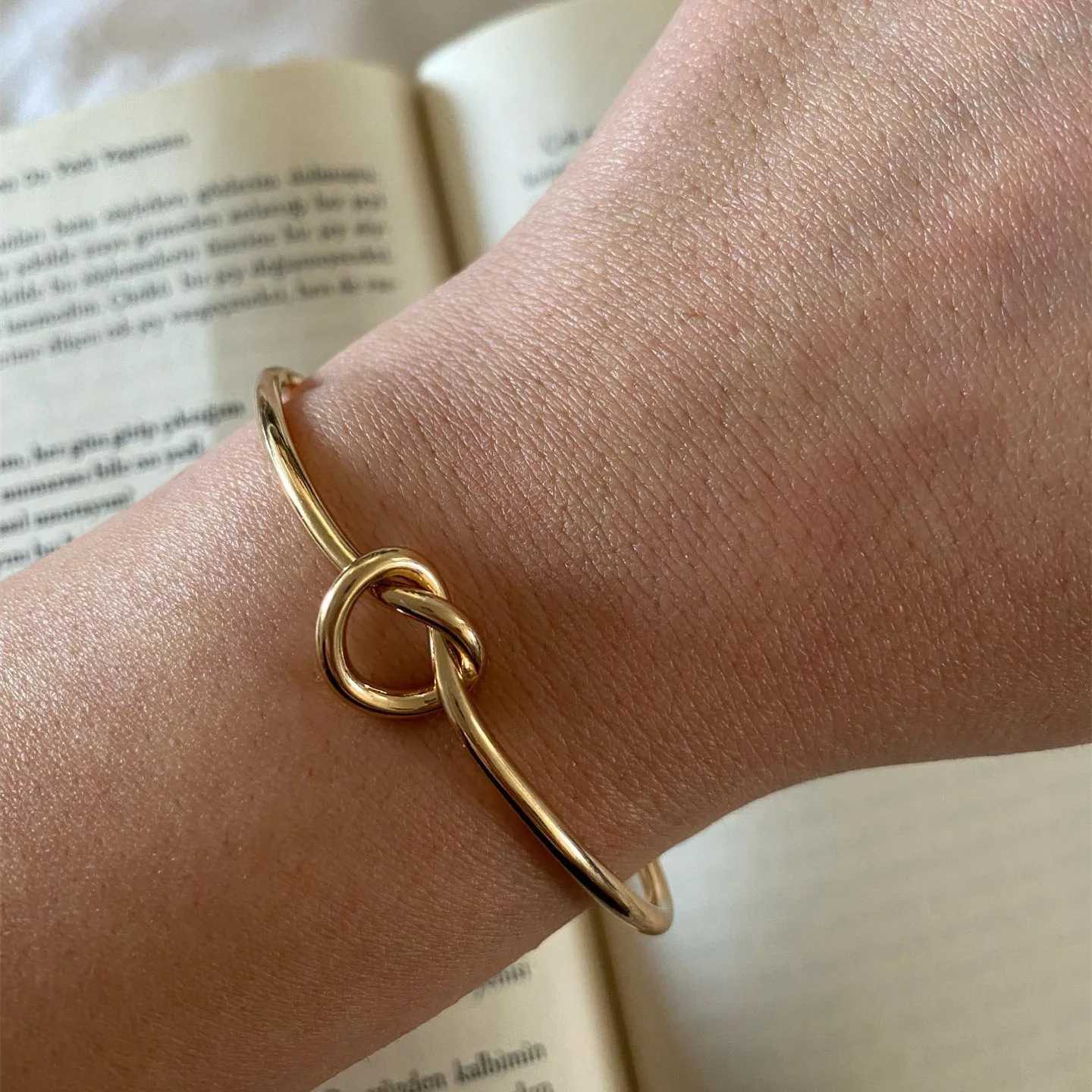 Trendy Open Bracelet Bangles for Women Metal Twist Round Circle Charms Cuff Bangle Simple Golden Silver Color Jewelry GiftC250411