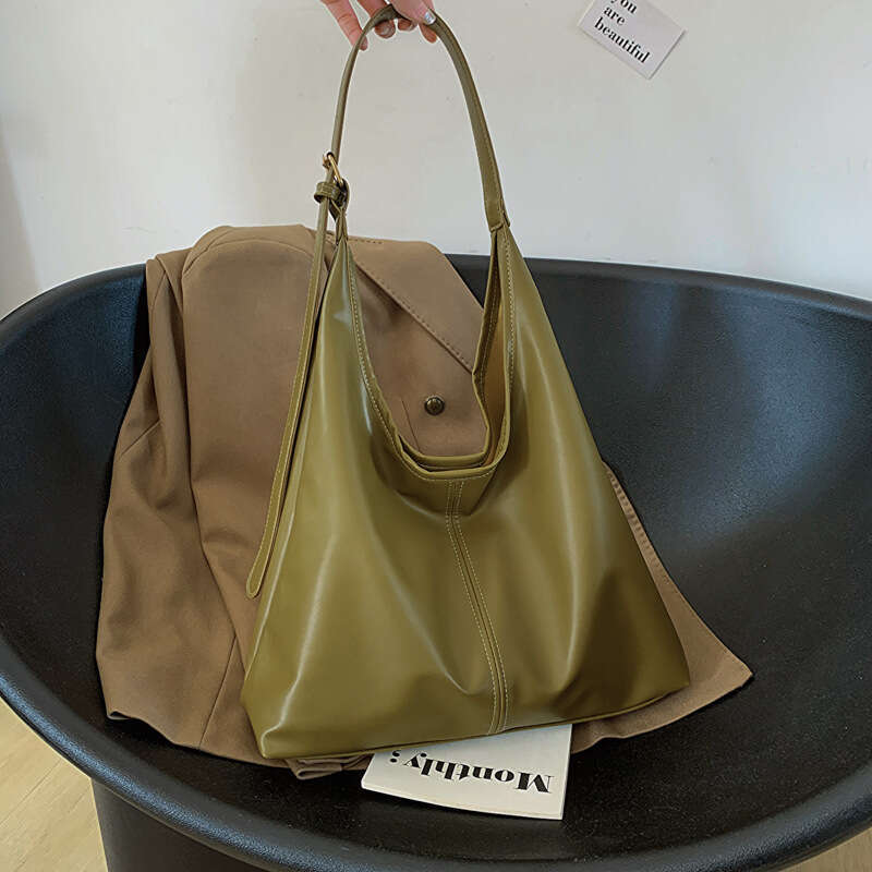 Large capacity commuting for women's new winter popular single shoulder underarm bag, high-end texture tote bag