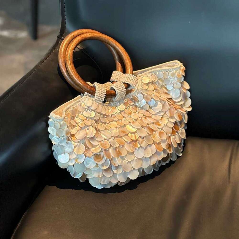 2025 Spring/Summer New High-End Handmade Natural Shell Fairy Handbag Women's Niche Bag Personality Trend
