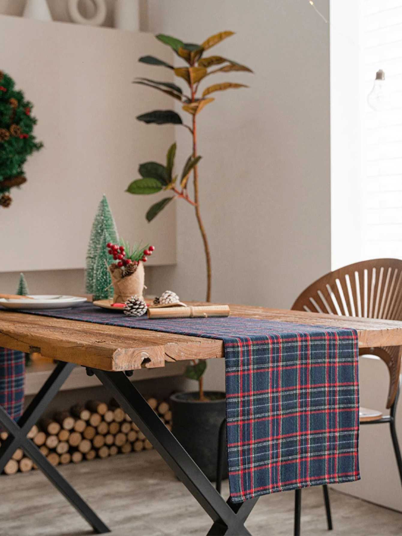 Christmas Christmas line grid washable dining table flag used for holiday party restaurant decoration Y251113