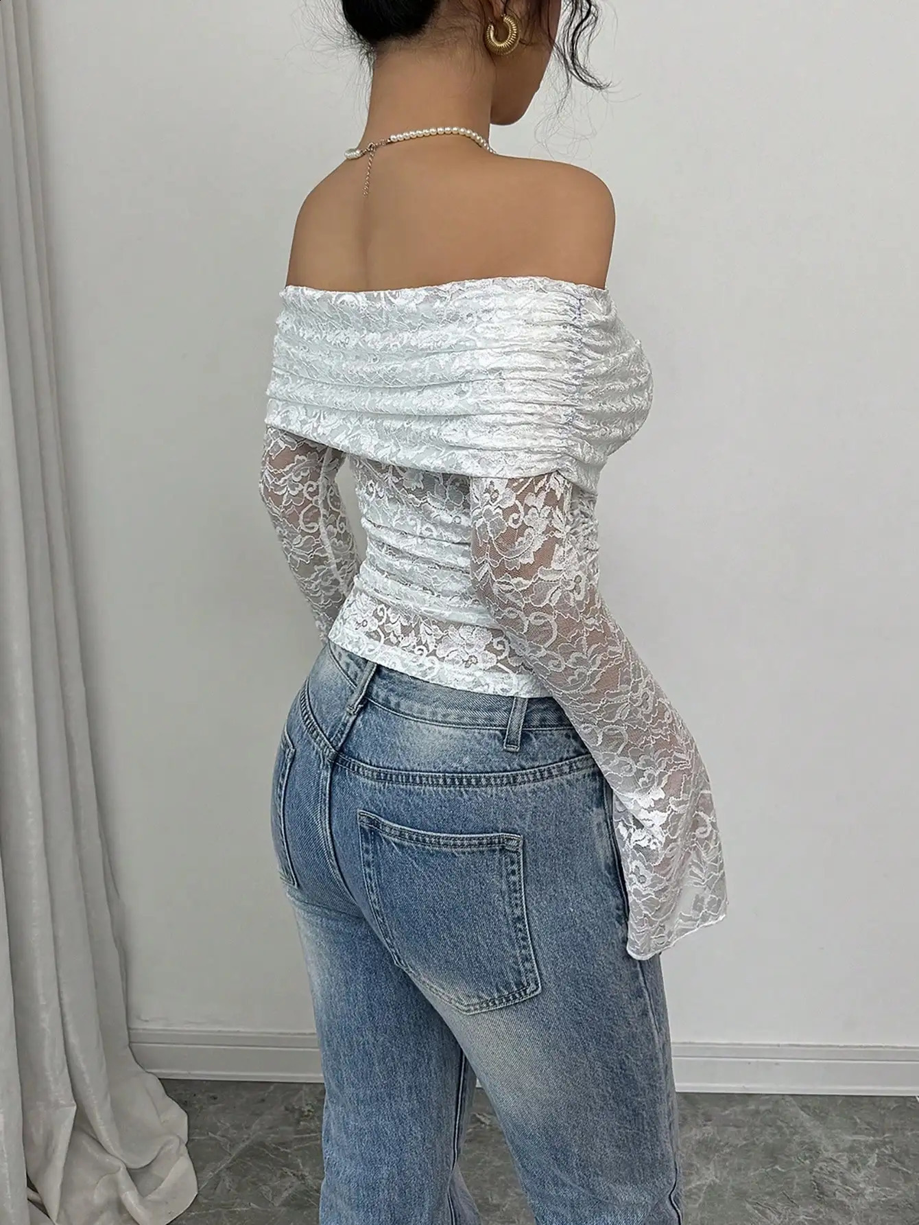 Sexy tight single neckline long sleeved lace sparkling elastic pleated white springsummer womens Tshirt 250407