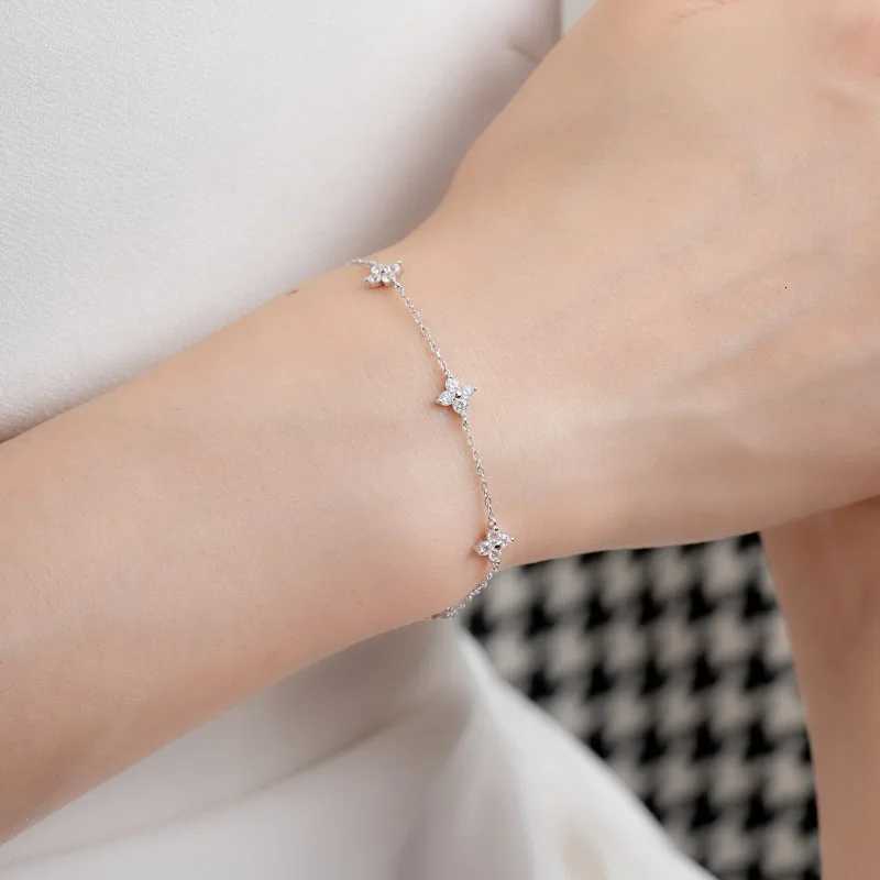 Luxury 925 Silver Plated Cubic Zirconia Four Leaf Clover Bracelet for Women Adjustable Chain Jewelry 18k Gold Plated Fashion Accessory Y251112