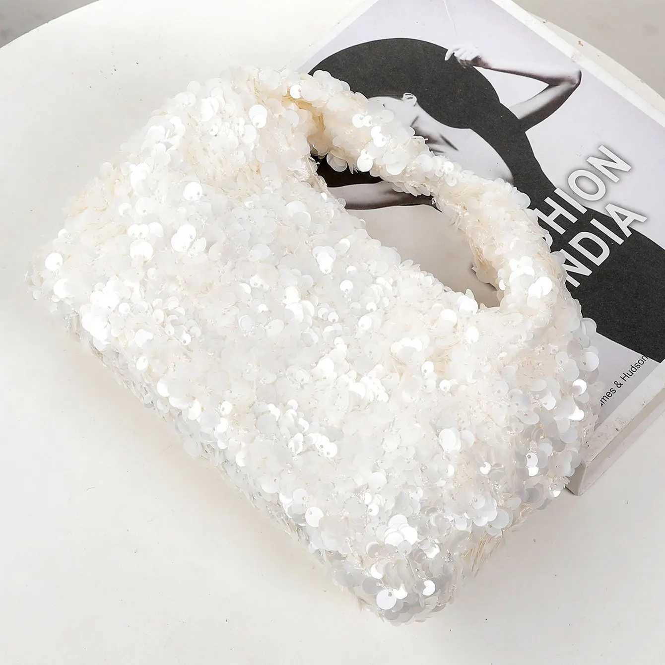 Women White Sequins Hobo Handbag Shiny Bucket Bag Elegant Evening Clutch Bag for Wedding Party Exquisite Small Tote Female PurseW251112