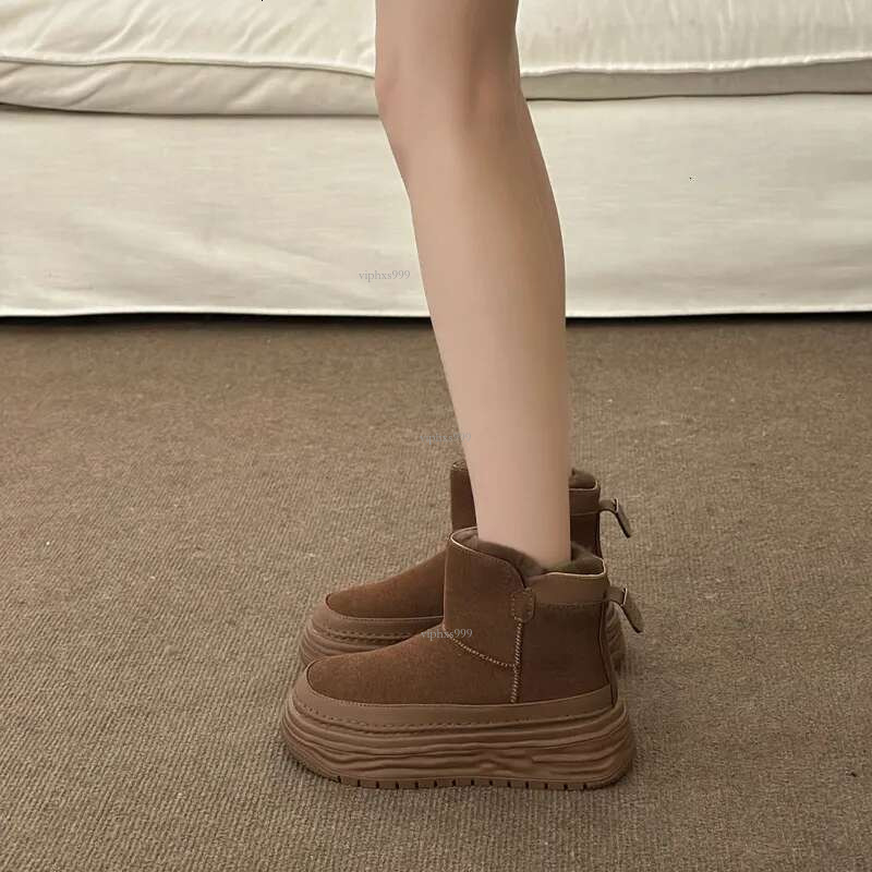 2025 New Designer Shoes Outdoor Women Thick Warm Non-slip Short Boots Soft Sole Bread Cotton Shoes Classic Board Shoes