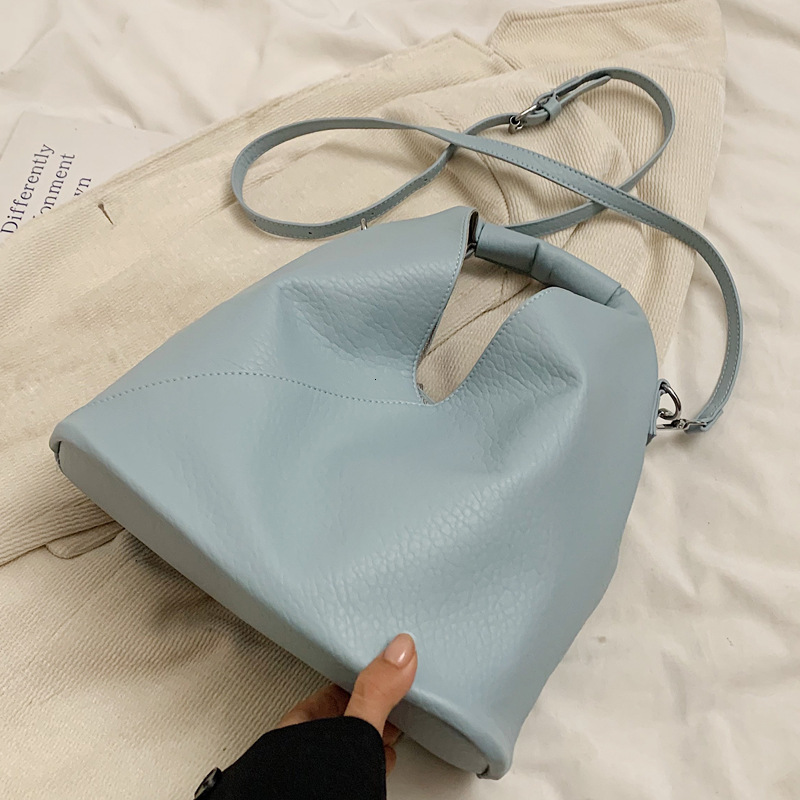 2025S Designer Women S Bag Leisure Commuting Shoulder Autumn Fashion Versatile Crossbody Women S Bag Internet Famous Same Style Hand Held Solid Color 