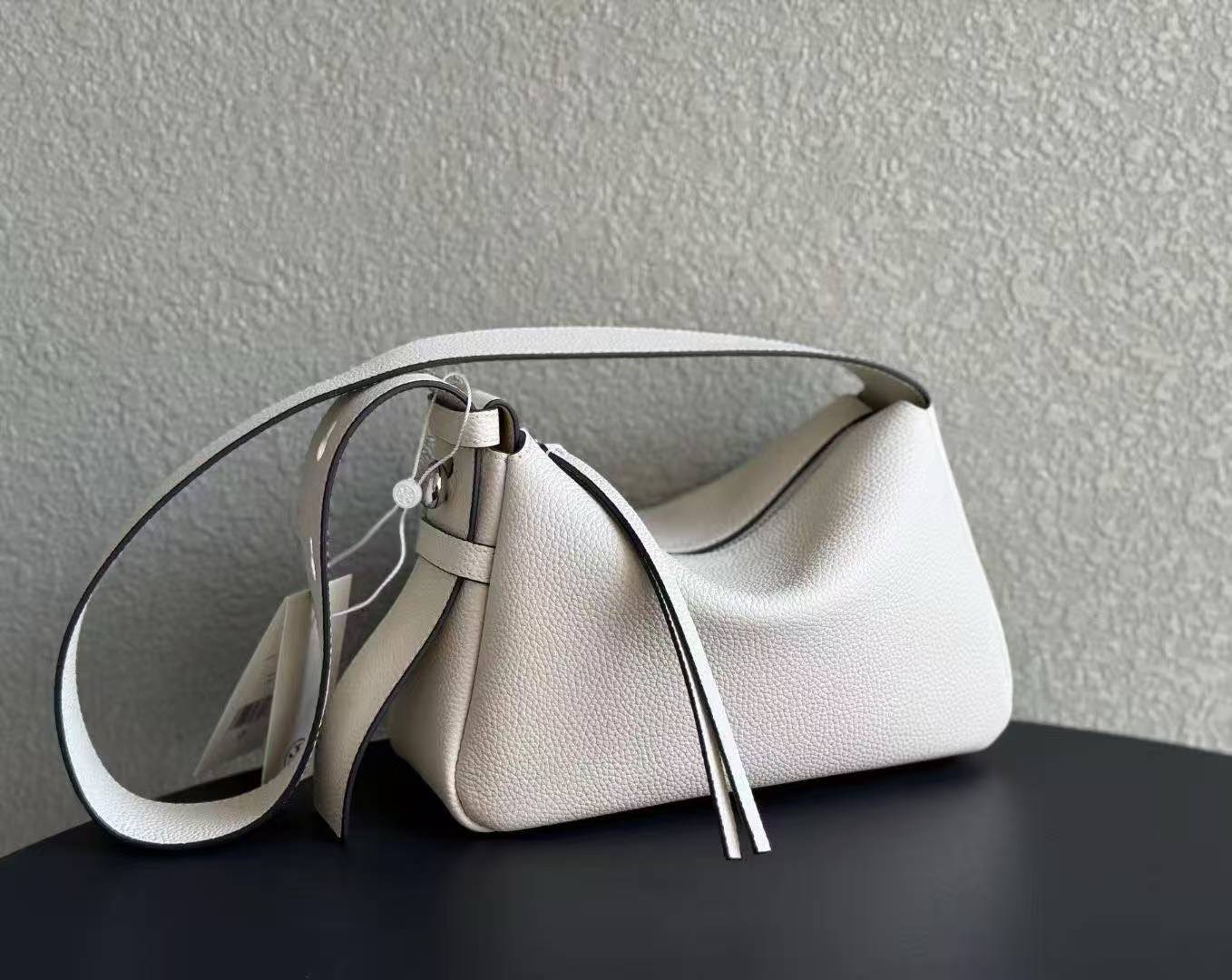 Designer Bags Luxury Bags Shoulder Tote Handbags Shoulder bag, crossbody bag, baguette bag, temperament small square bag, large capacity