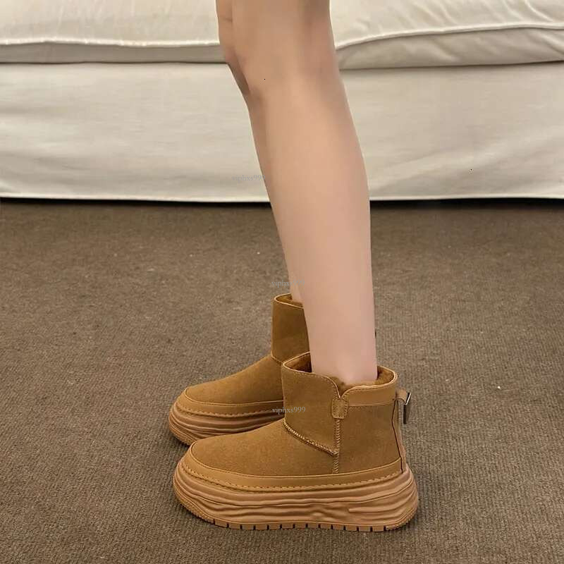 2025 New Designer Shoes Outdoor Women Thick Warm Non-slip Short Boots Soft Sole Bread Cotton Shoes Classic Board Shoes