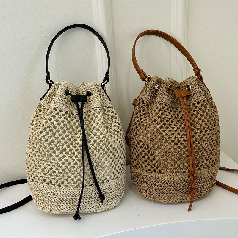2025S Designer Women S Bag Weaving For Women New Fashion Bucket Summer Niche Versatile Grass Woven Bag Beach Shoulder Crossbody Bag