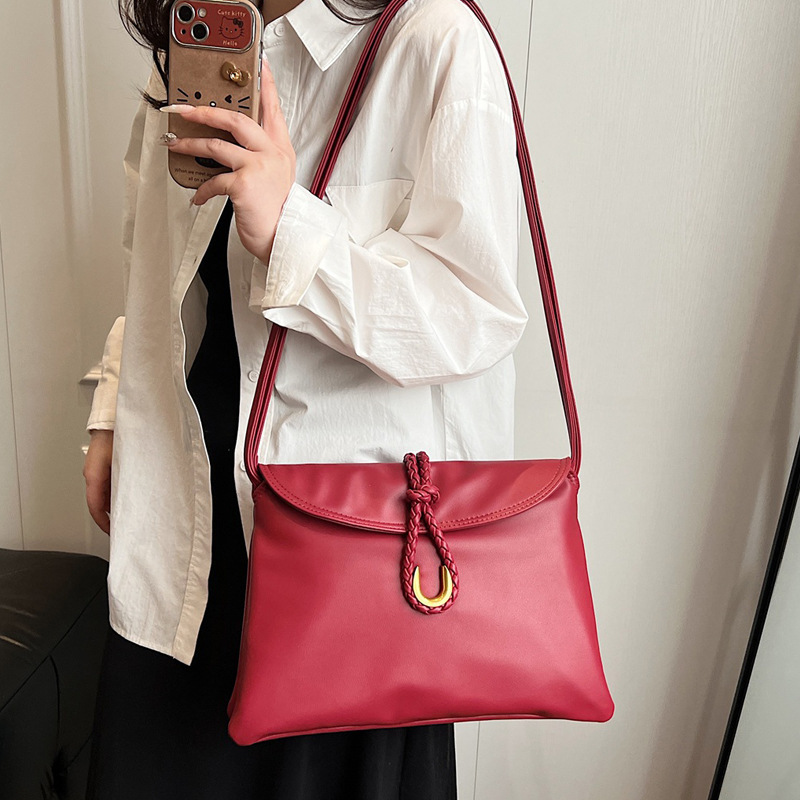 2025S Designer Women S Bag Handbag New Trendy Minimalist Design Light Luxury Style Women S Bag Flip Cover Large Capacity Crossbody Messenger Package