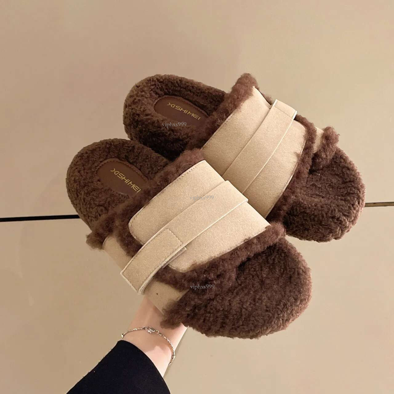 Korean Version Of Female Autumn And Winter Wear Wool Slippers 2025 Network Red New Designer Shoes Non-slip Thick Sole Wool Straight Cotton Outdoor Mop