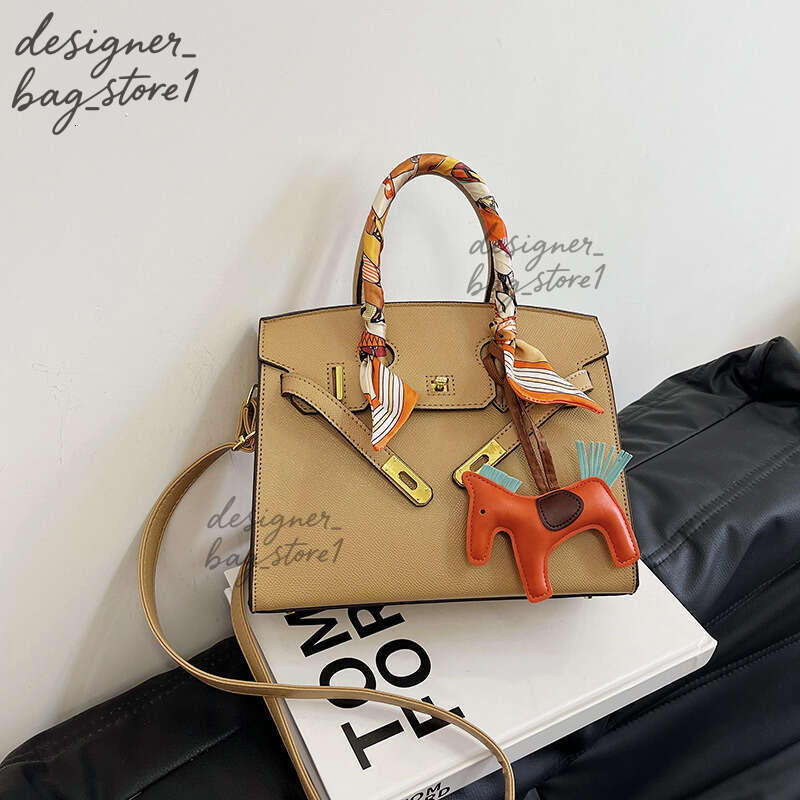 2025 Shoulder Bags Tote Hermebirkin Designer Real Leather Handmade Lock Fashion Brand Totes Bag Womens Messenger Pochette Cowhide Duty-Free Hermebags 876