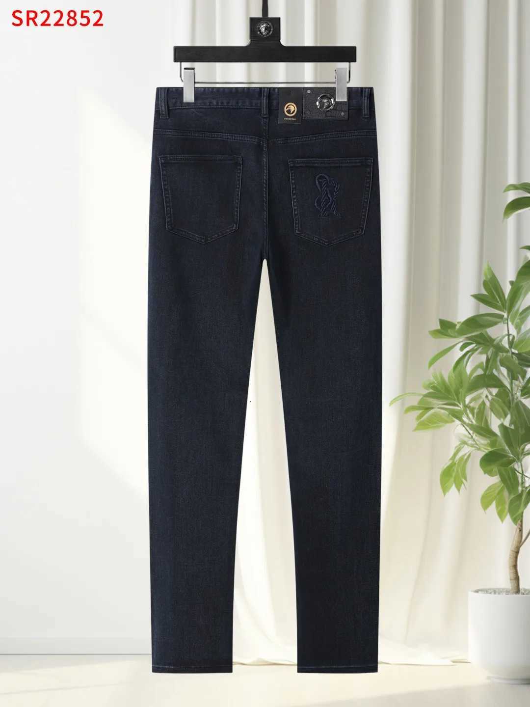 BLLIYOSS Jeans Men New comfortable casual elastic High-Quality size30-42 Straight long pants Quality Hardware Eagle Head M251113