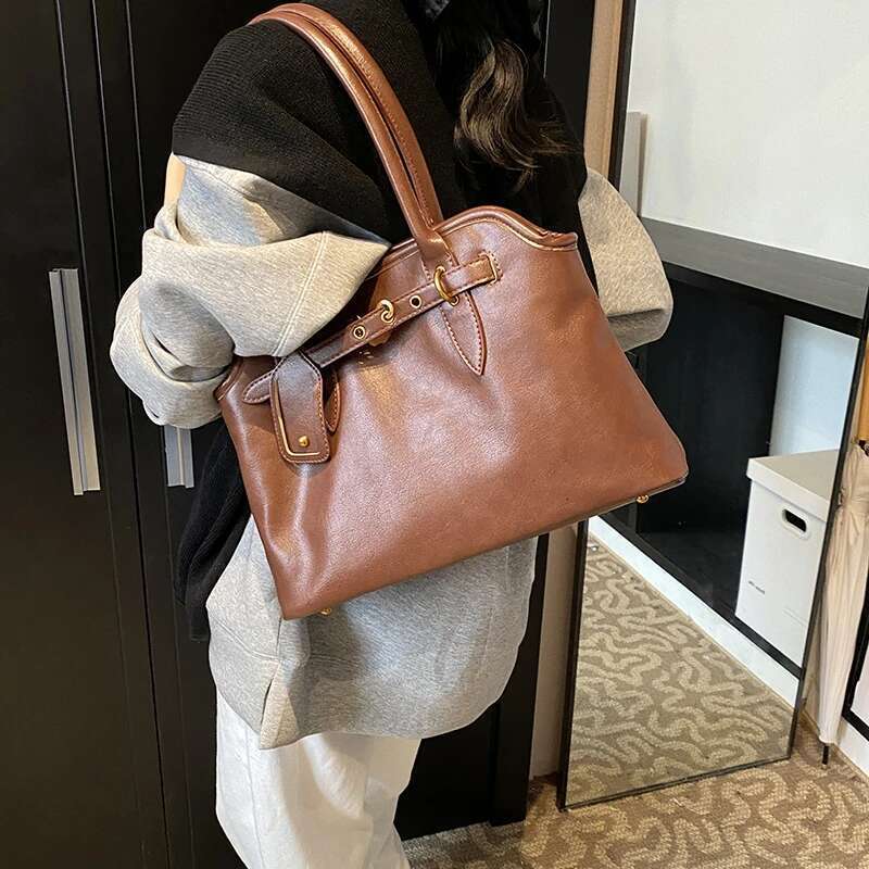 LEFTSIDE Design PU Leather Shoulder Bags For Women 2024 Winter Y2k Korean Fashion Underarm Lady Handbags New Trend Tote Bag