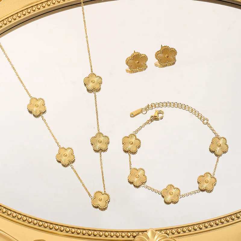 Luxury Blossom Five Leaf Flower Plant Jewelry Set Bracelet Necklace Earrings Womens Stainless Steel Clover Wedding Christmas Y251112 Z260313