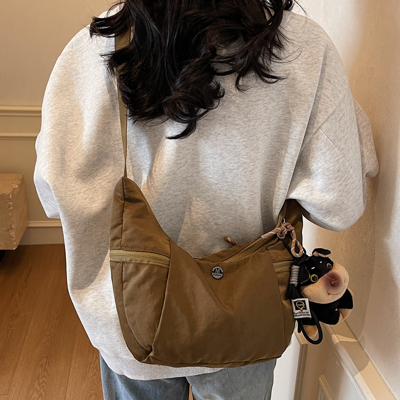 2025S Designer Women S Bag Nylon Cloth Spring New Versatile Women S Single Shoulder Crossbody Lightweight Casual Street Travel Dumpling Bag