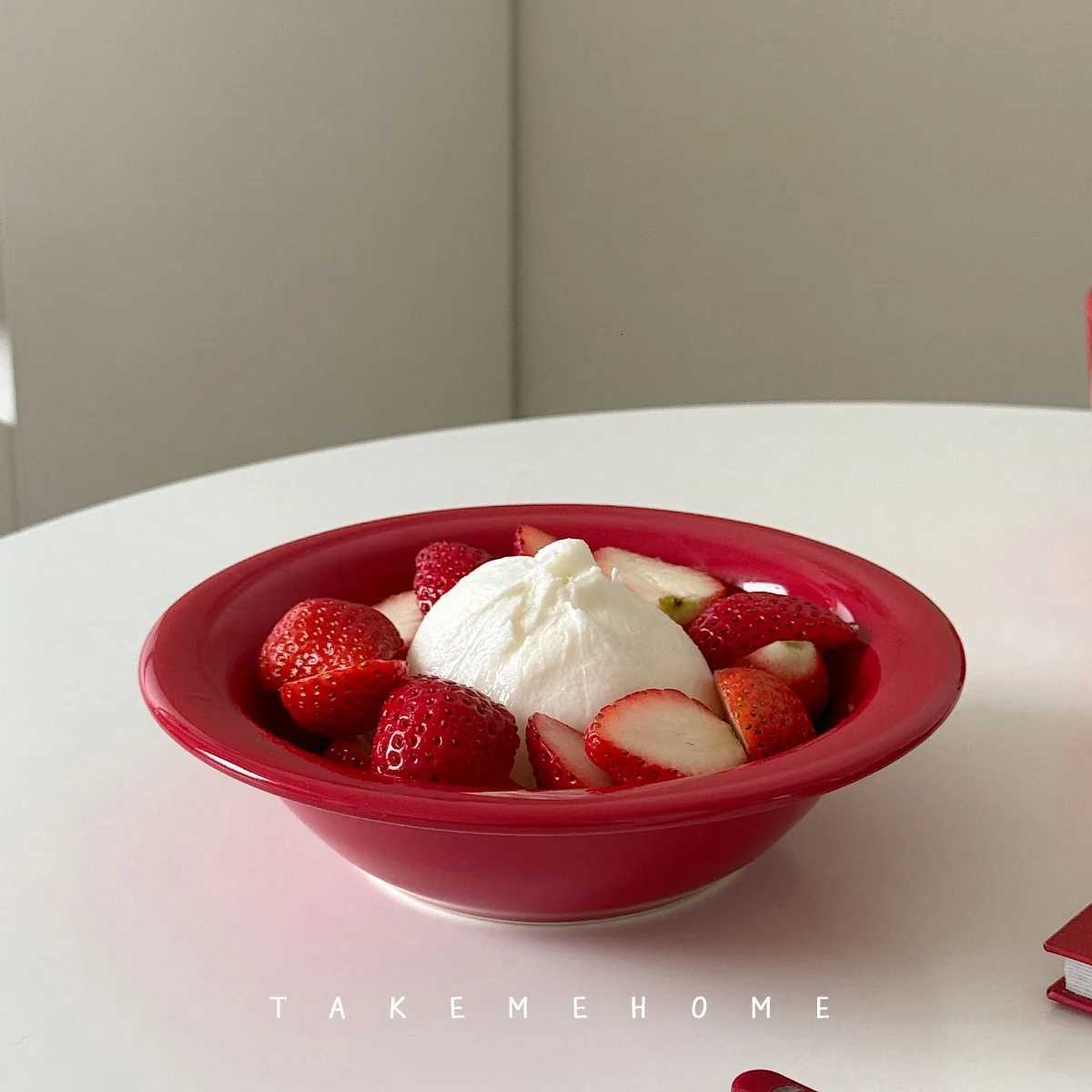 Christmas Festive Atmosphere Red Series Tableware Beautiful Christmas Plates Bowls Cups New YearS Celebration Y251113