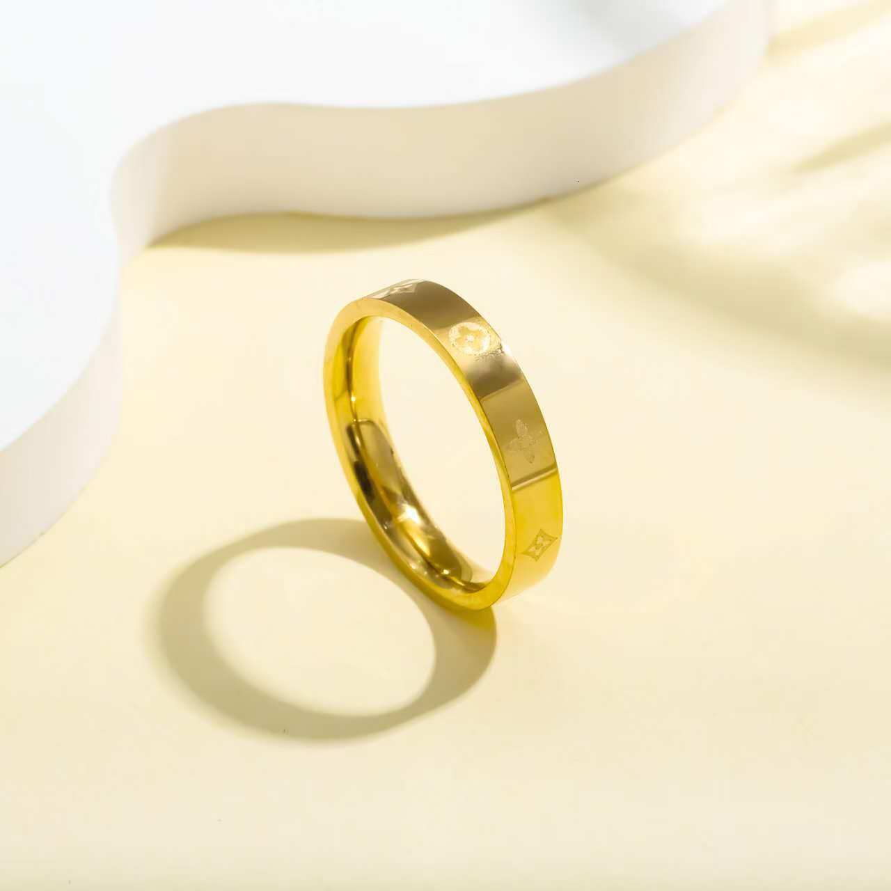 Cross-Border Fashion Four-Leaf Clover Titanium Steel 18K Gold Simple Small Flower Plain Band Amazon New Ring for Women