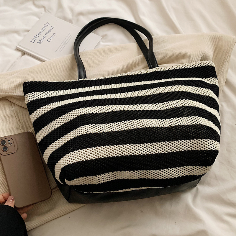 2025S Designer Women S Bag Korean Version Capacity Single Shoulder Women S New Spliced Contrasting Large Autumn Hollow Weave Lazy Style Tote Bag