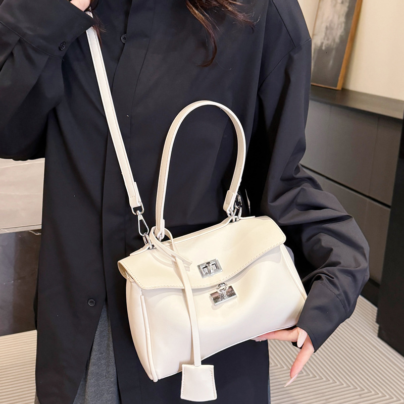 2025S Designer Women S Bag Advanced Texture Kelly Simple Shoulder New Tote Women S Large Capacity Commuter Fashion Underarm Bag