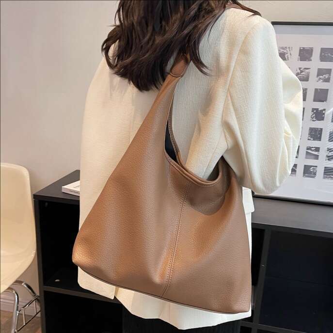 Single shoulder tote bag, large capacity Western style handbag, women's 2025 new fashionable and simple casual armpit bag
