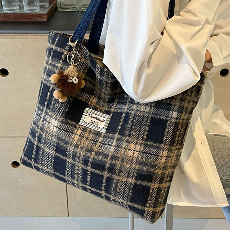 Large capacity commuting 2024 new autumn winter woolen plaid shoulder bag, high-end and versatile tote bag
