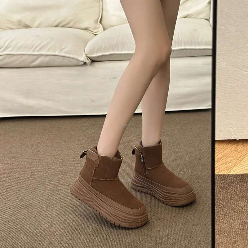 2025 New Designer Shoes Outdoor Women Thick Warm Non-slip Short Boots Soft Sole Bread Cotton Shoes Classic Board Shoes