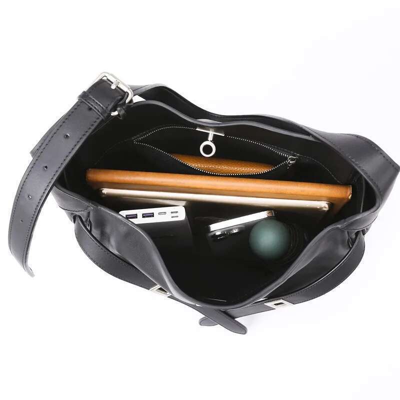 Shoulder Commuting, Simple Yet Sophisticated, With Large Capacity And A Light Crossbody Bag For Women