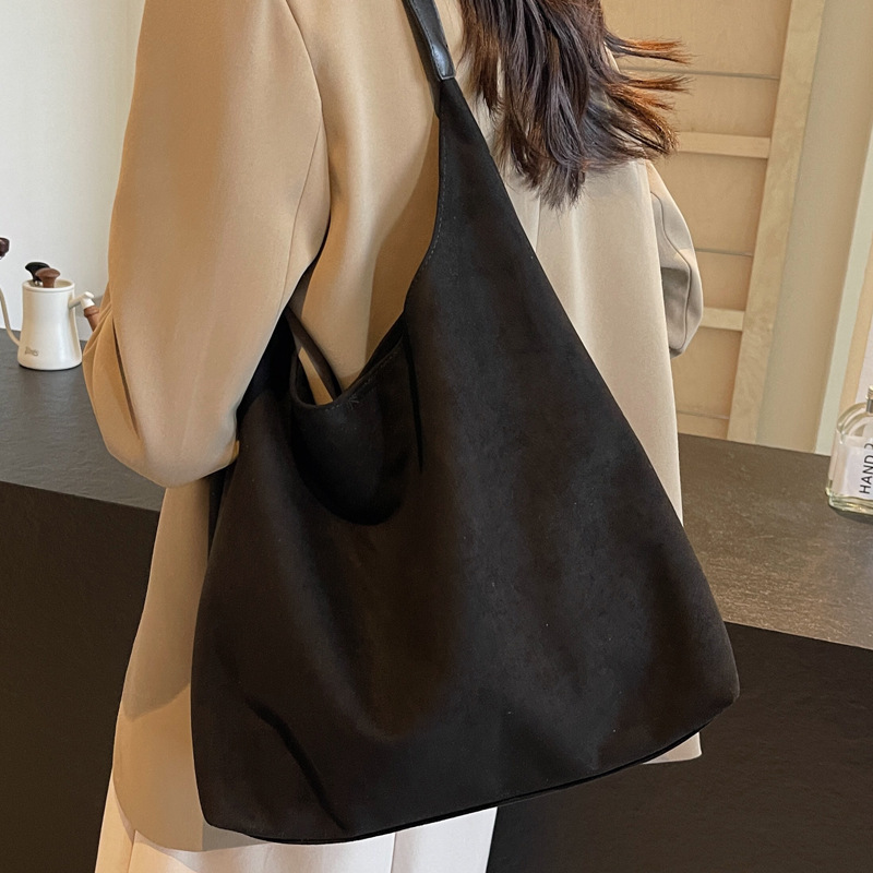 2025S Designer Women S Bag Large Capacity For Women New Autumn And Winter Suede Casual Commuting Tote Bag Niche Versatile Shoulder Bag
