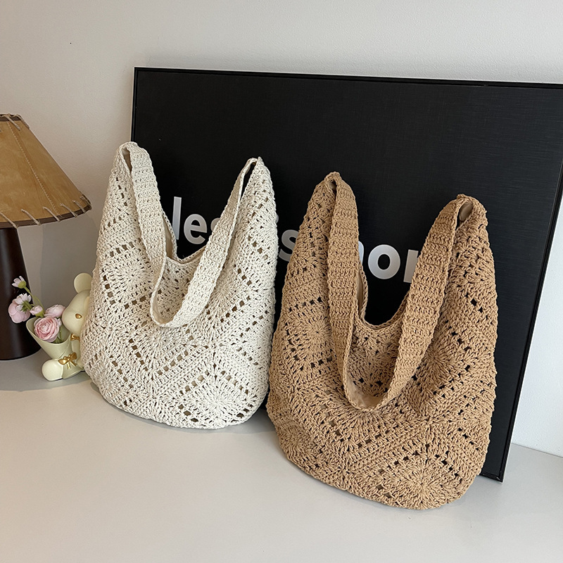 2025S Designer Women S Bag Large Capacity For Women New Summer Seaside Vacation Straw Woven Versatile Commuter Single Shoulder Tote Bag