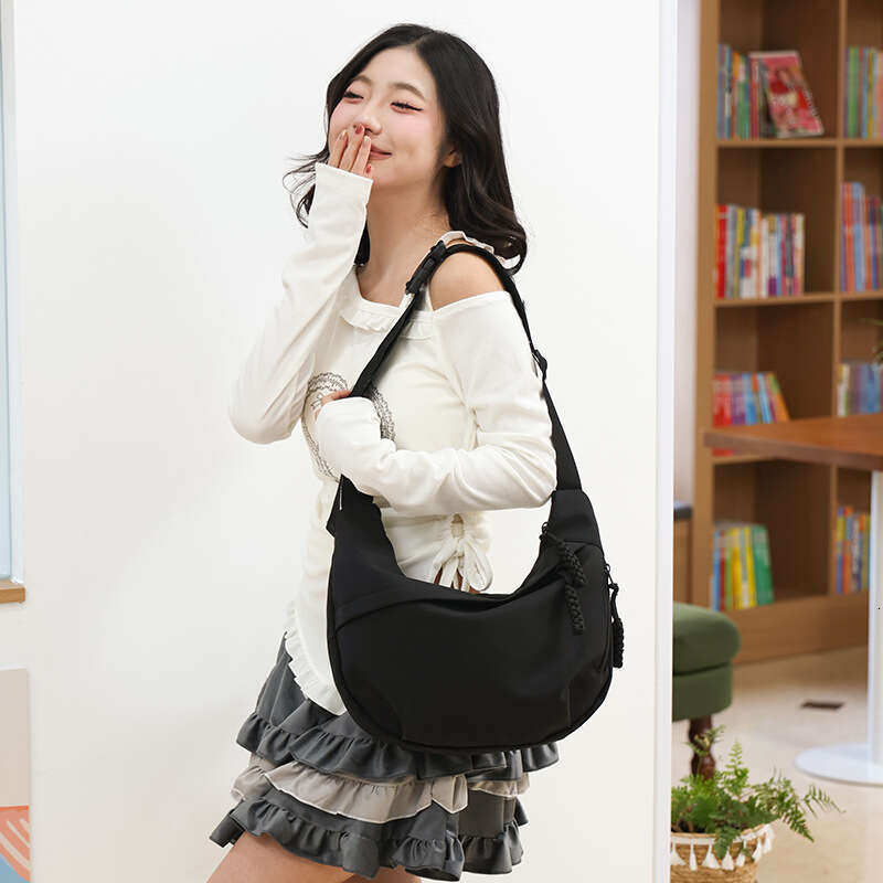 designer bag Autumn and winter fashionable commuting armpit versatile nylon fabric shoulder bag, women's heart-shaped casual dumpling bag