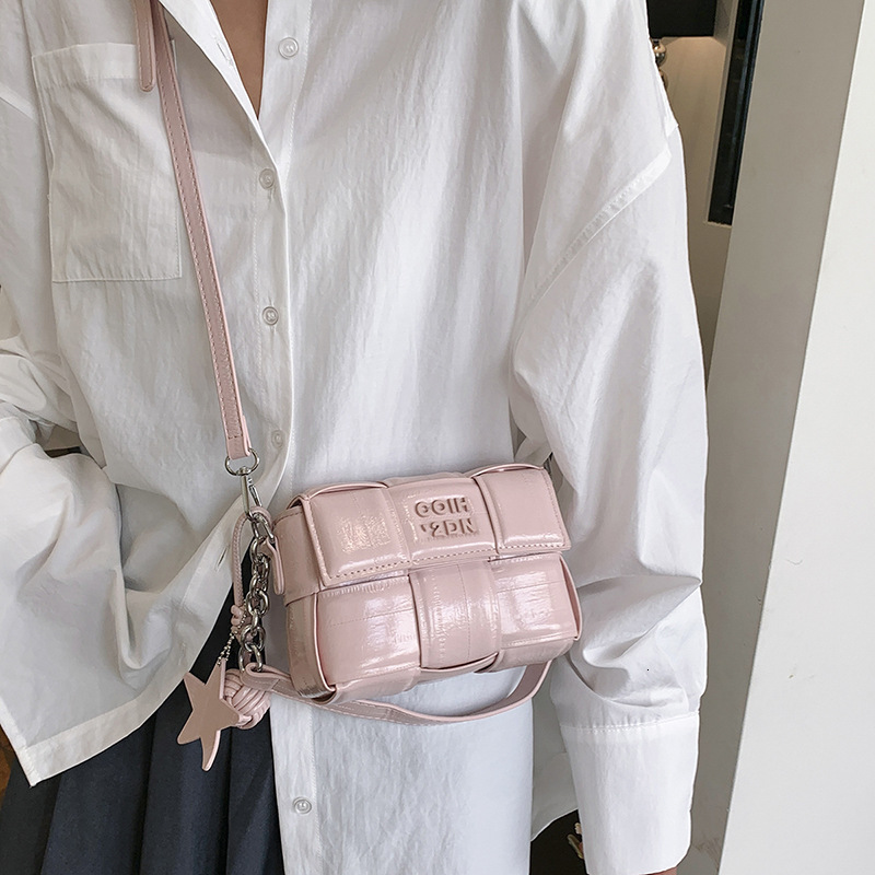 2025S Designer Women S Bag Knitted For Women New Trendy Crossbody Bag Niche Versatile High End Trendy Simple Letter Small Square Bag