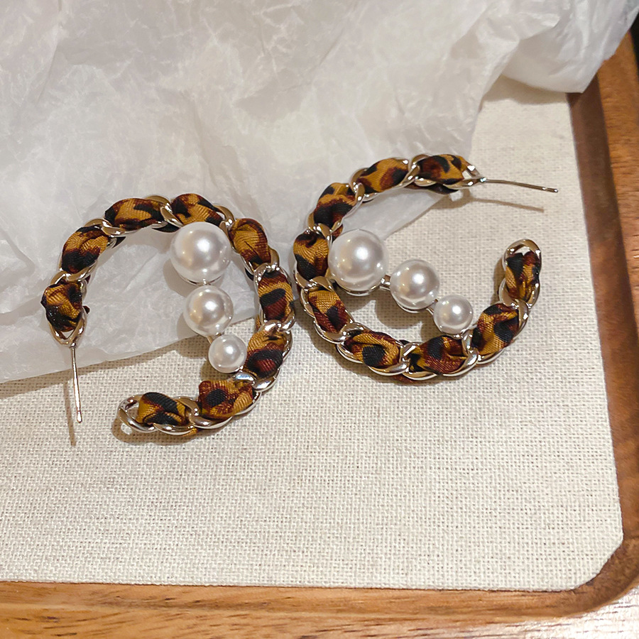 Silver Needle Leopard Print C-shaped Pearl Stud Vintage Melad Elegant Earrings Light Luxury High-end Niche Ear Jewelry Wholesale - view 7