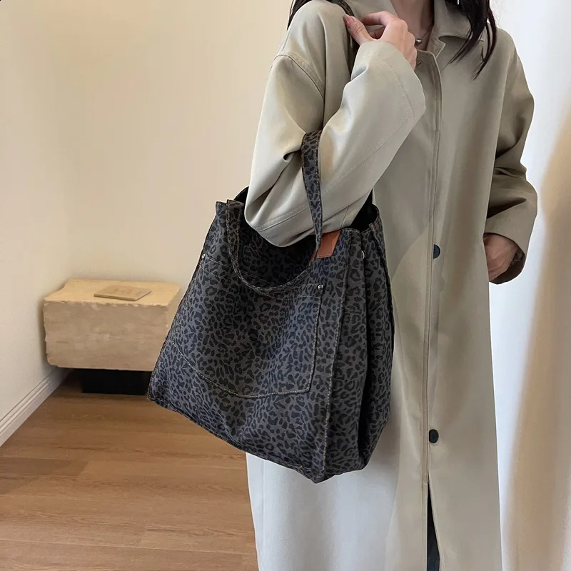 All match leopard pattern shoulder bag large capacity canvas handbag school commuting 250401