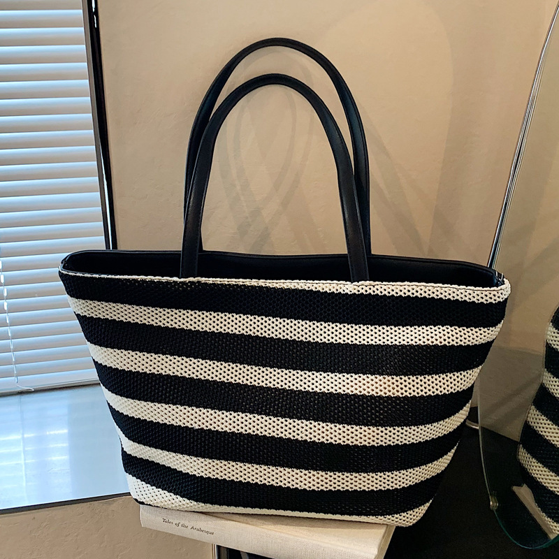 2025S Designer Women S Bag Korean Version Capacity Single Shoulder Women S New Spliced Contrasting Large Autumn Hollow Weave Lazy Style Tote Bag