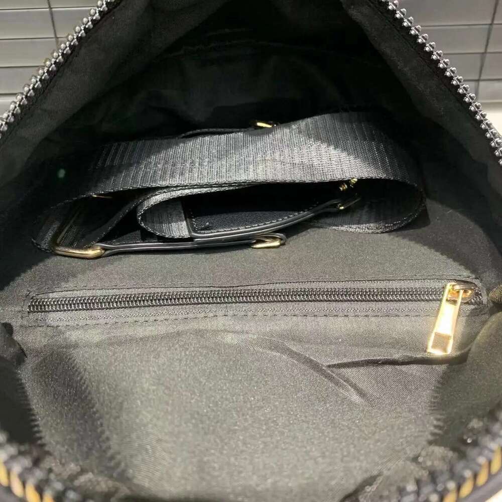 Women's Fashion Sports Lightweight Chest Daily Use Wide Shoulder Strap Semi-Circular Crossbody Bag