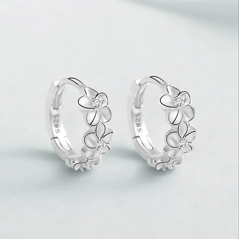 KNB white zircon sweet and cute flower earrings suitable for womens parties real 925 sterling silver personalized high-quality jewelry 250409