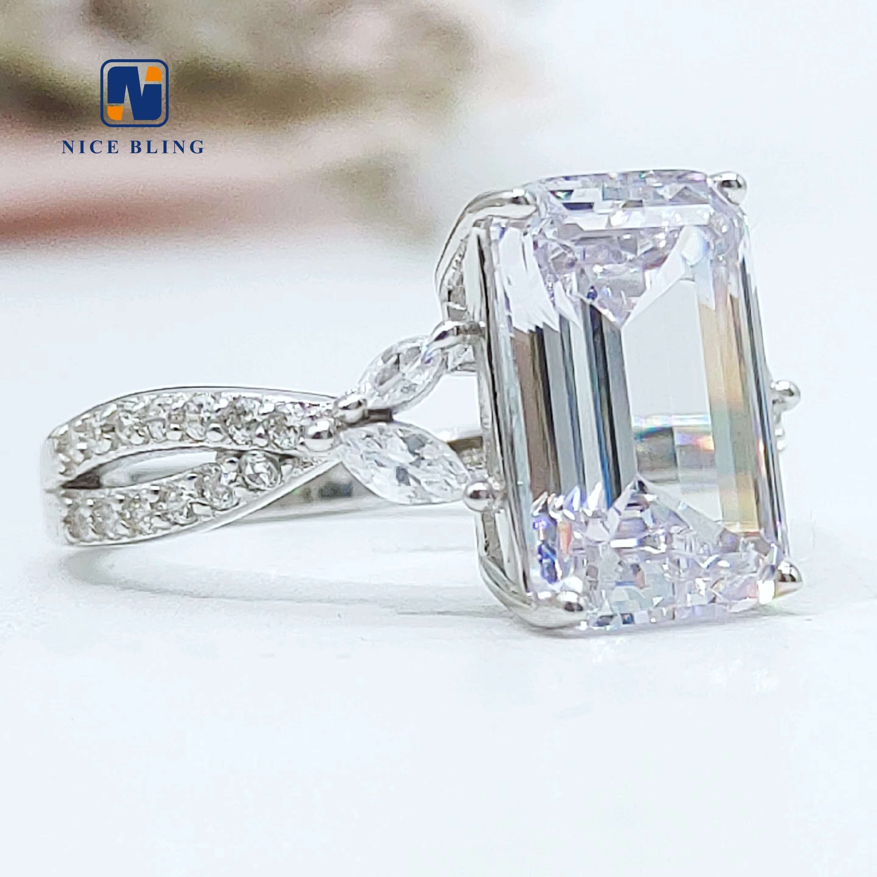 Wholesale Price Vvs Moissanite Diamond Engagement Rings Women Fashion Jewelry 925 Silver Emerald Cut Lab Diamond Wedding Rings